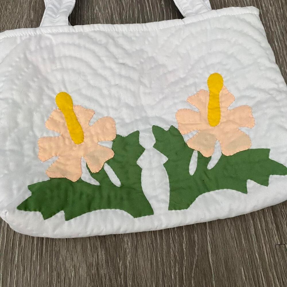 Handmade quilted floral purse - Picture 2 of 5